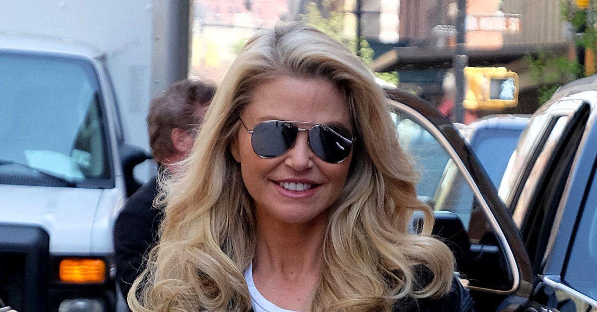 John Mellencamp 'Wants Ex Christie Brinkley Back'(02)