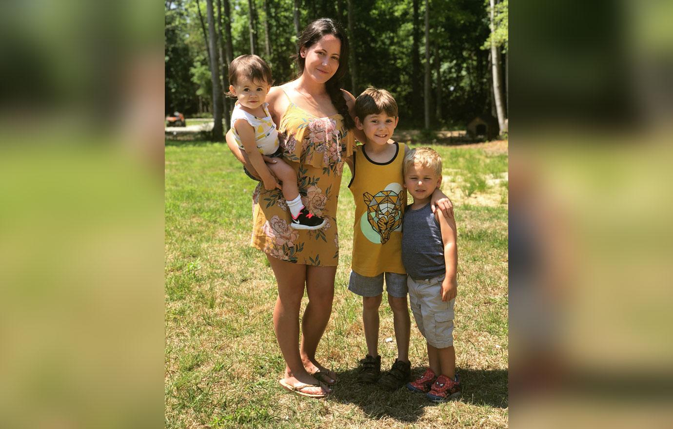 Jenelle Evans and her family hold nerf guns.