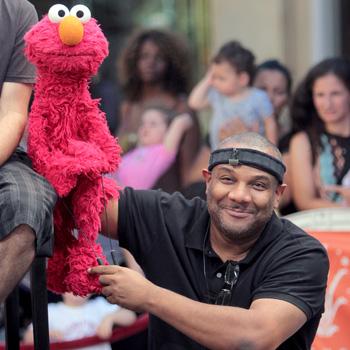 Elmo Puppeteer Kevin Clash Takes Leave From Sesame Street Amid Sex ...