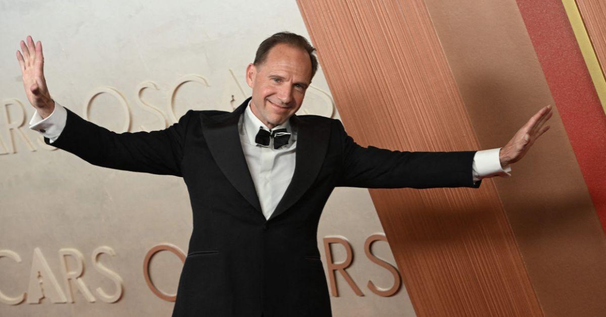 moody ralph fiennes tamed by ex calms him when down