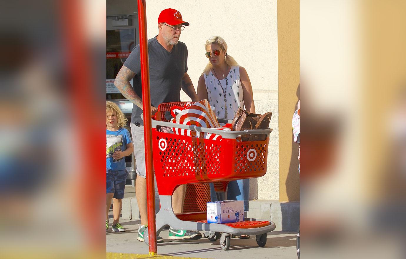 Tori Spelling Goes Shopping Back To School Supplies Money Problems