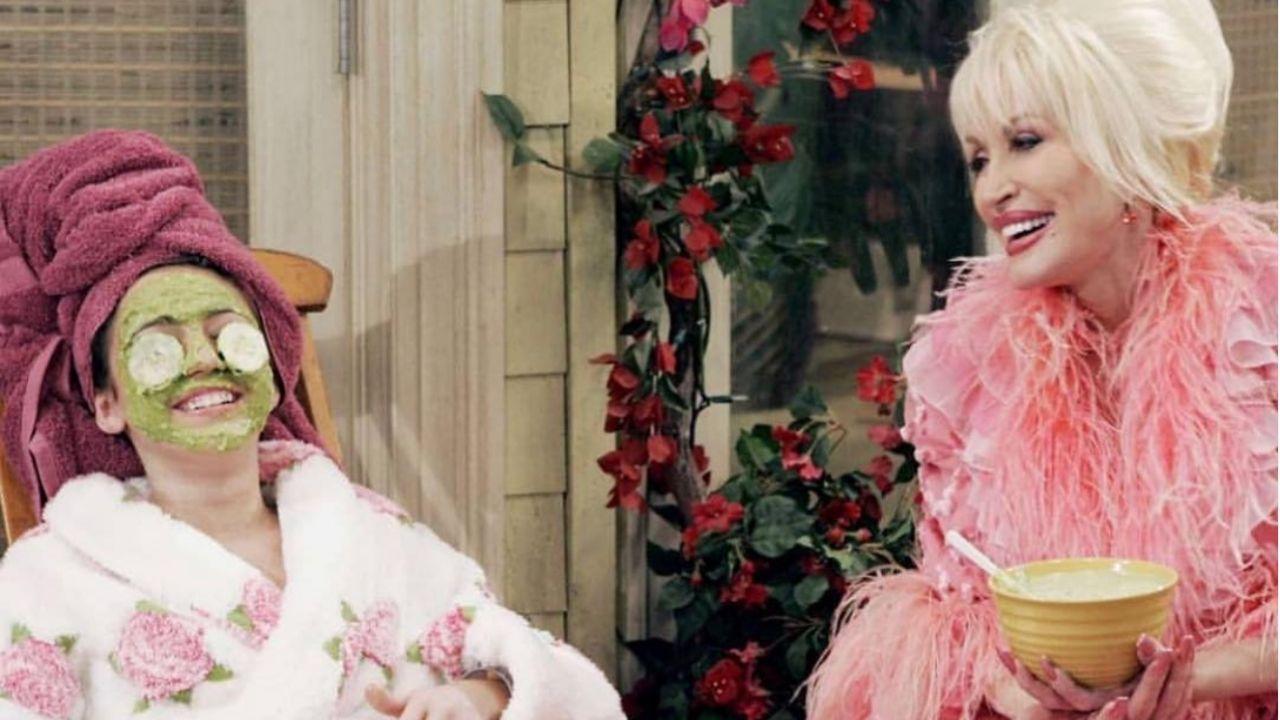 Photo of Dolly Parton and Miley Cyrus