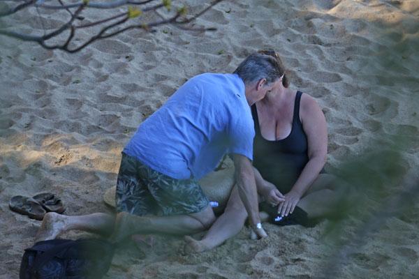 Pierce Brosnan & Keely Shaye Hawaiian Vacation