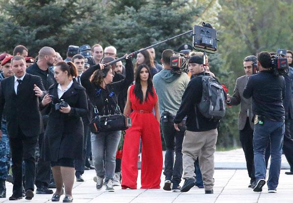 //Kim Kardashian Armenian Genocide Memorial