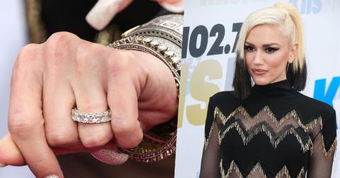Gwen Stefani Blake Shelton Engaged Diamond Ring