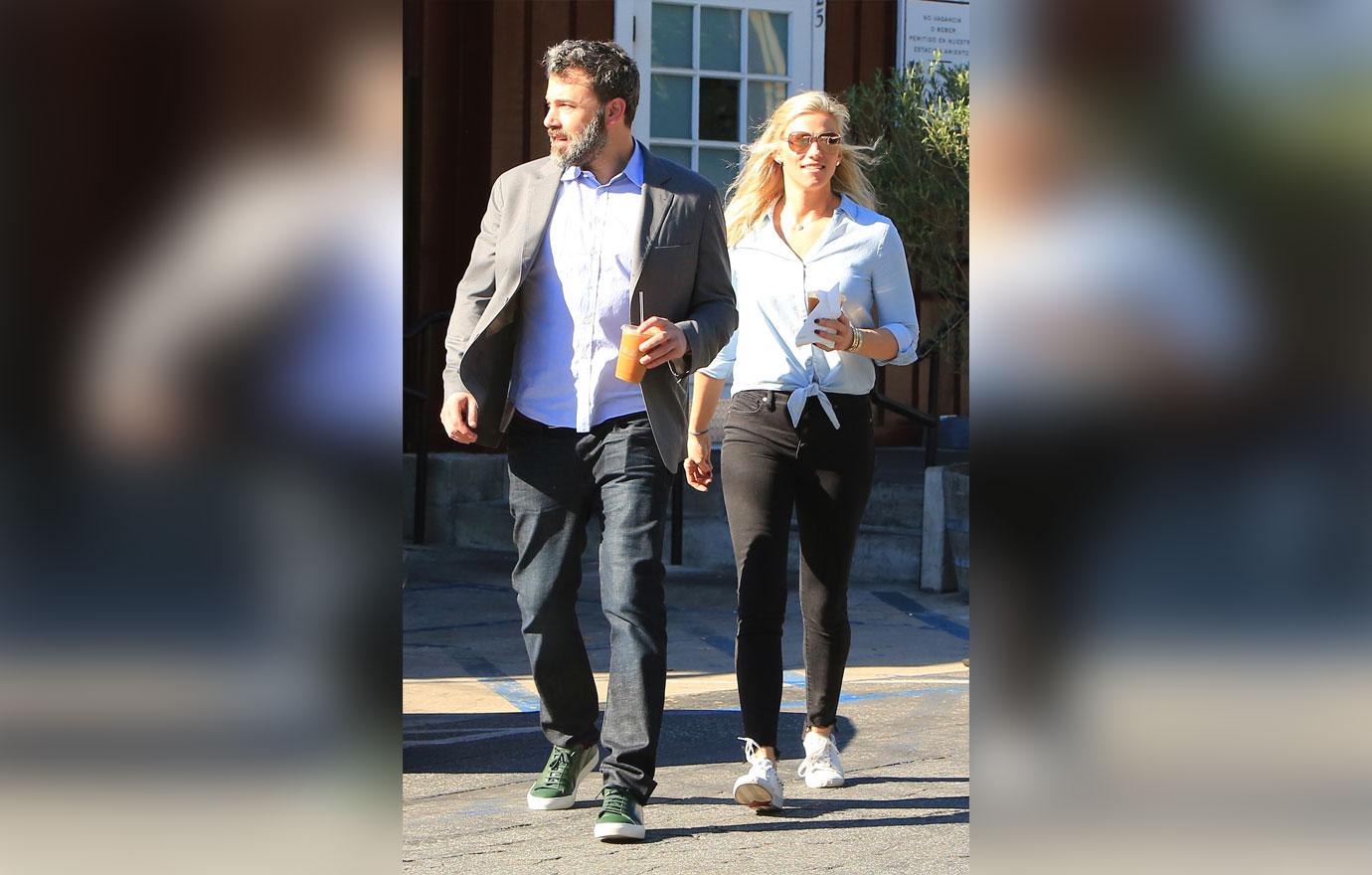 //ben affleck introduces girlfriend lindsay shookus jennifer garner