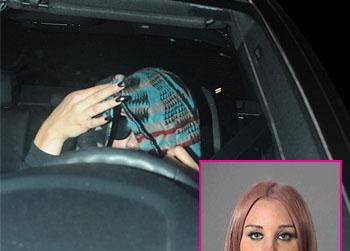 //amanda bynes scarf driving splash