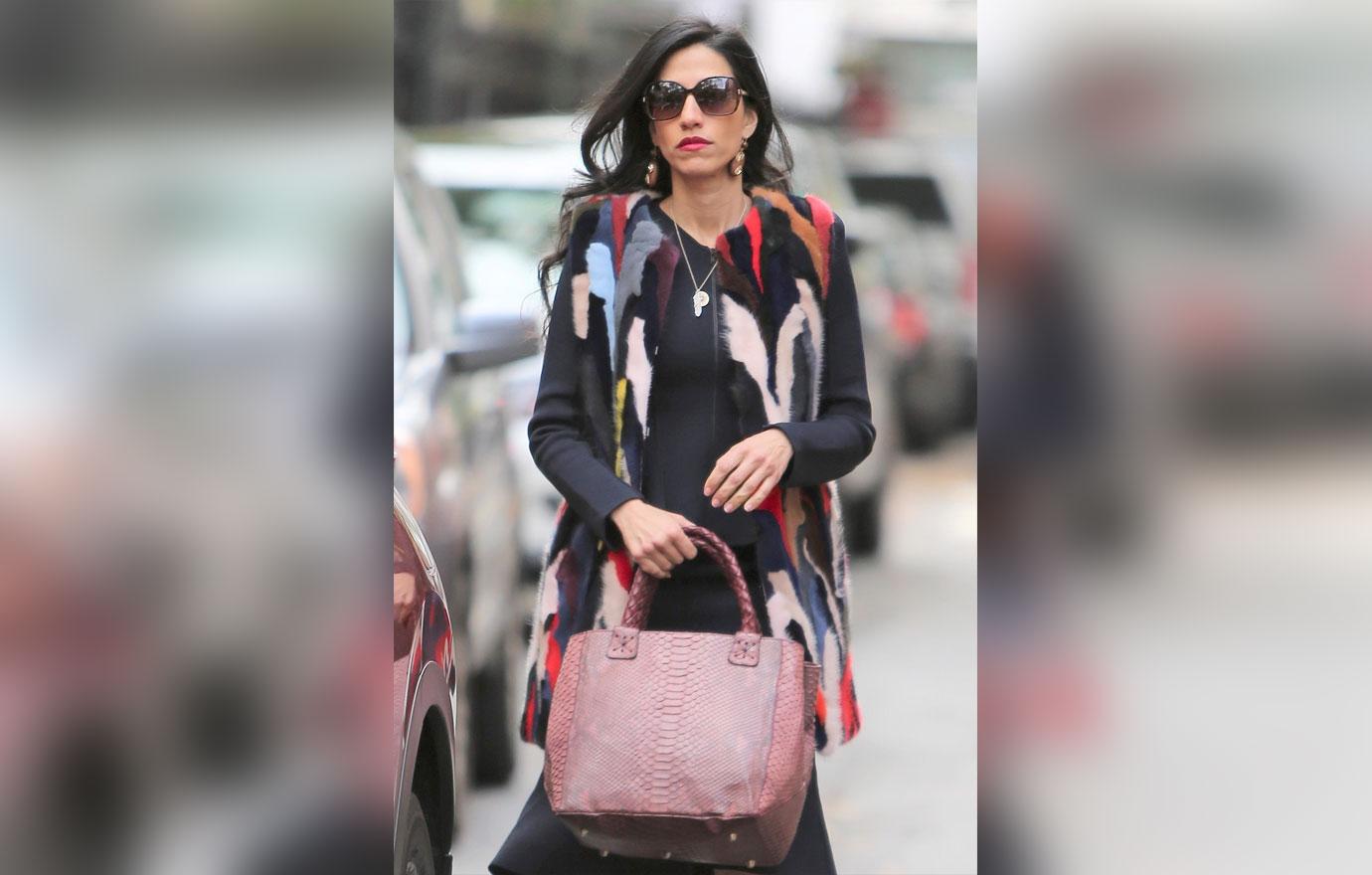 //Huma Abedin without wedding ring Anthony prison