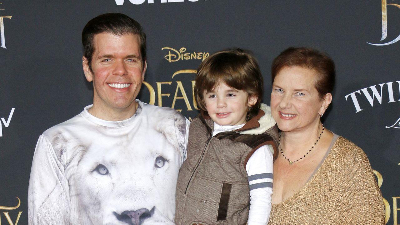 picture of Perez Hilton and mom Teresita Lavandeira