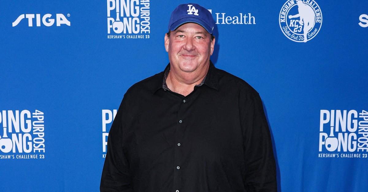 the office actor brian baumgartner defending nfl aaron rodgers anti vax conspiracy theory