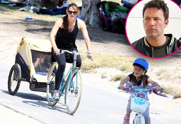 //jennifer garner ben affleck divorce beach kids bike  pp