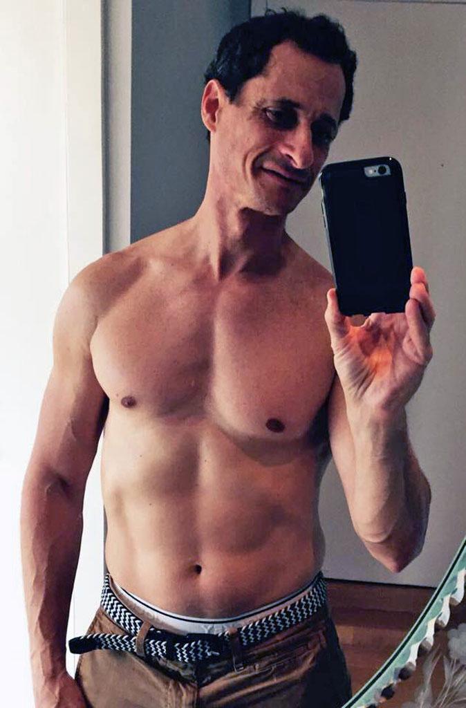 anthony weiner sexting scandal son bed pics