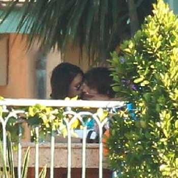 ashton kutcher demi moore kiss