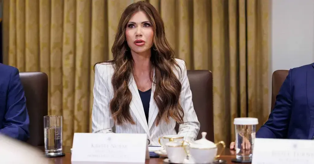 kristi noem ice agent fired defensive shots minnesota resident video