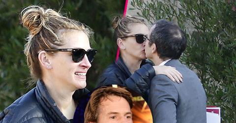 //julia roberts divorce rumors danny moder kissing man pp