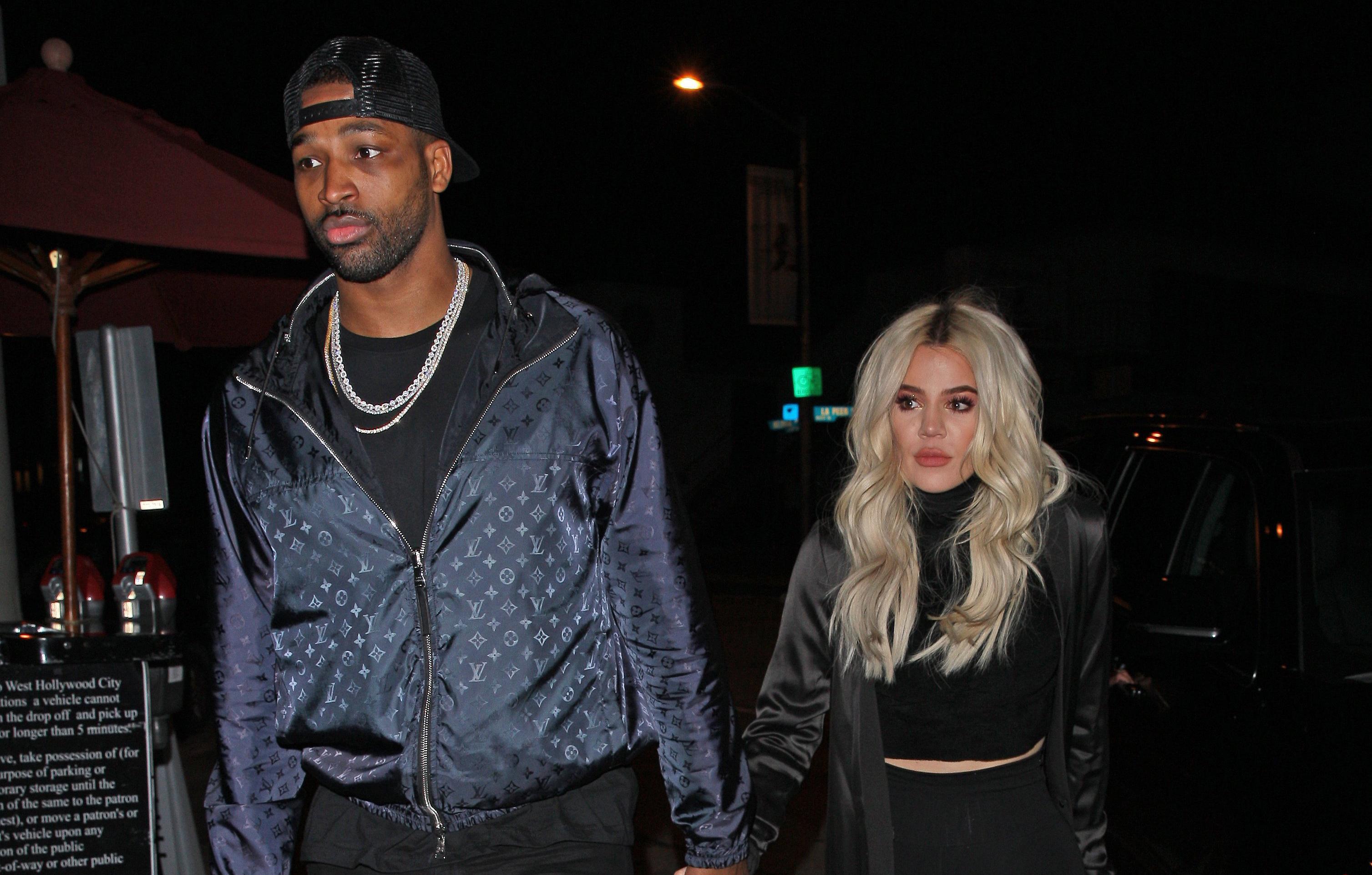 khloe kardashian upset phone driving first photo tristan thompson cheated baby