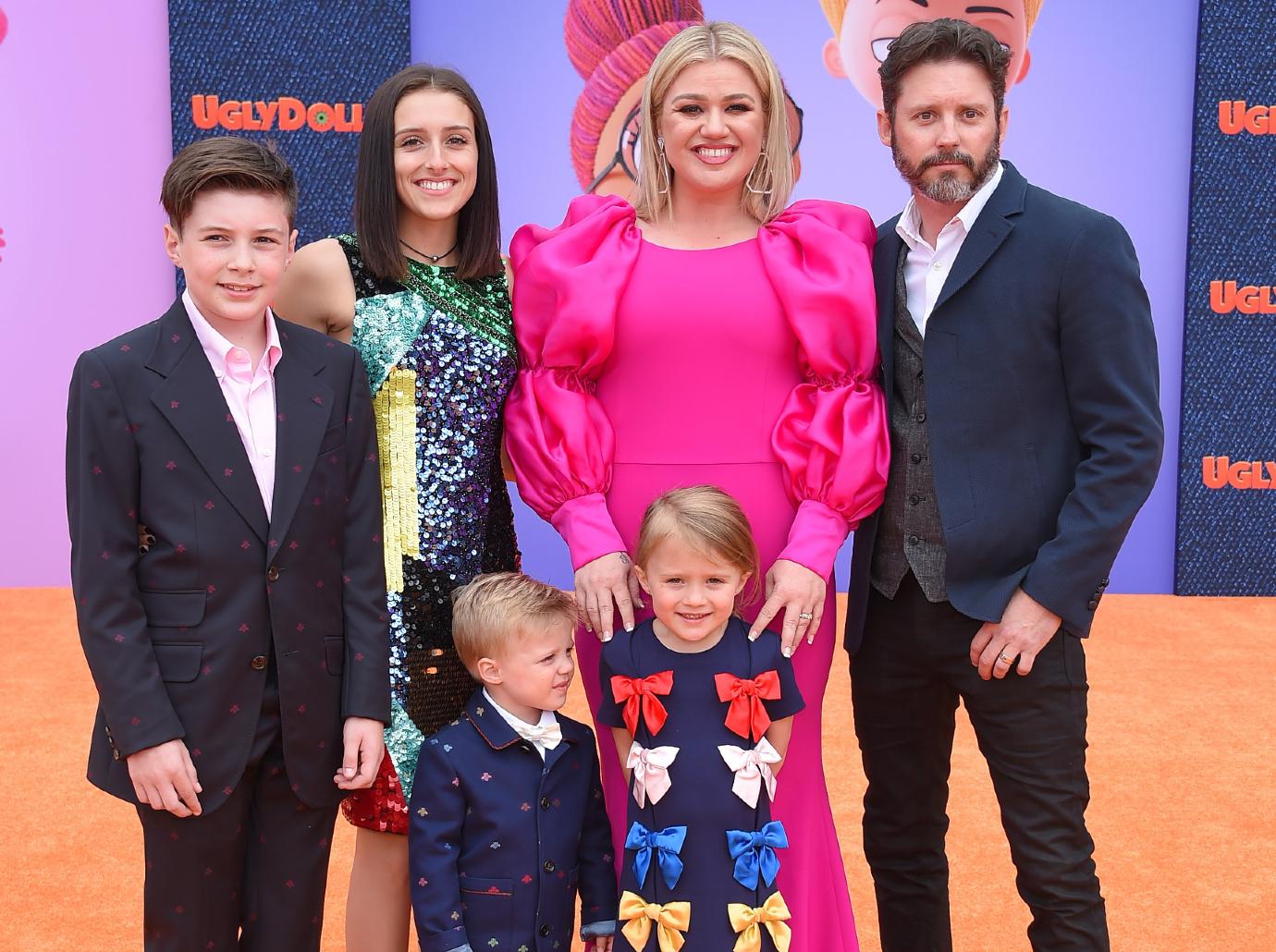 Kelly Clarkson Ordered To Pay ExHusband Brandon Blackstock 200,000 A