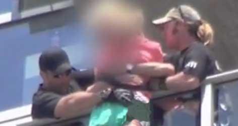 //pp_square_balconywoman