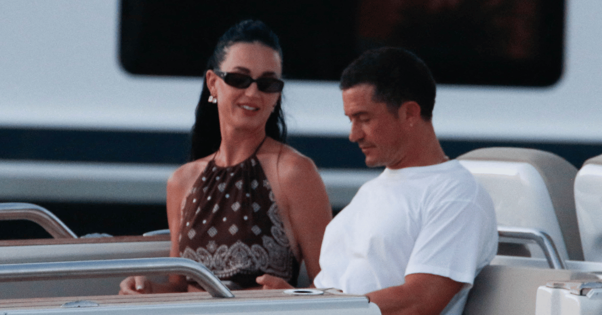 orlando bloom struggles to console embattled katy perry