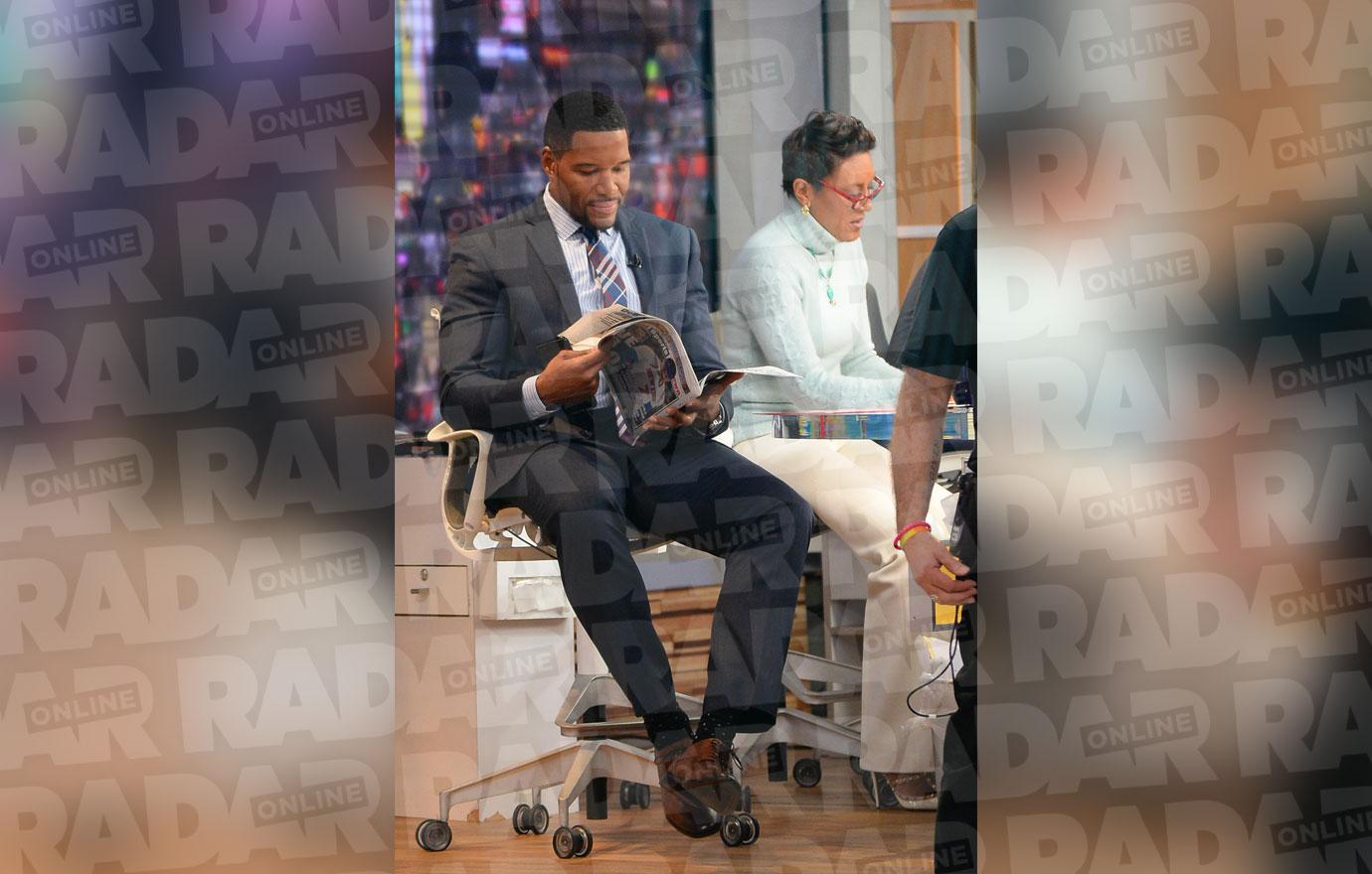 //michael strahan robin roberts on set gma confrontation