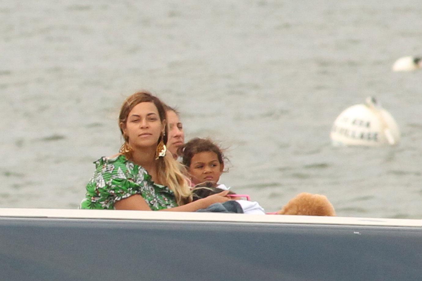 //Beyonce family yacht after twins