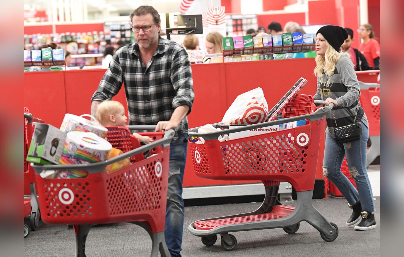 Tori Spelling And Dean McDermott Hold Hands While Christmas Shopping