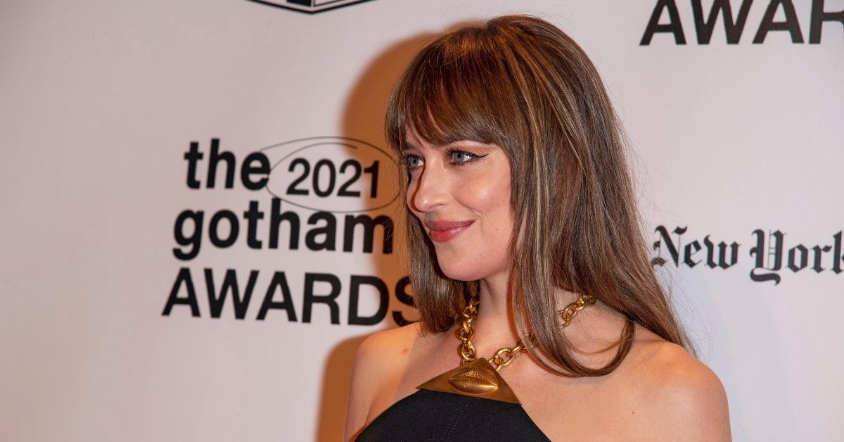 dakota johnson stares at johnny depp injured finger in tiktok video