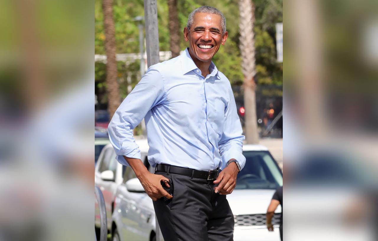 Maskless Barack Obama Gathers Large Group For Potential Super-Spreader ...