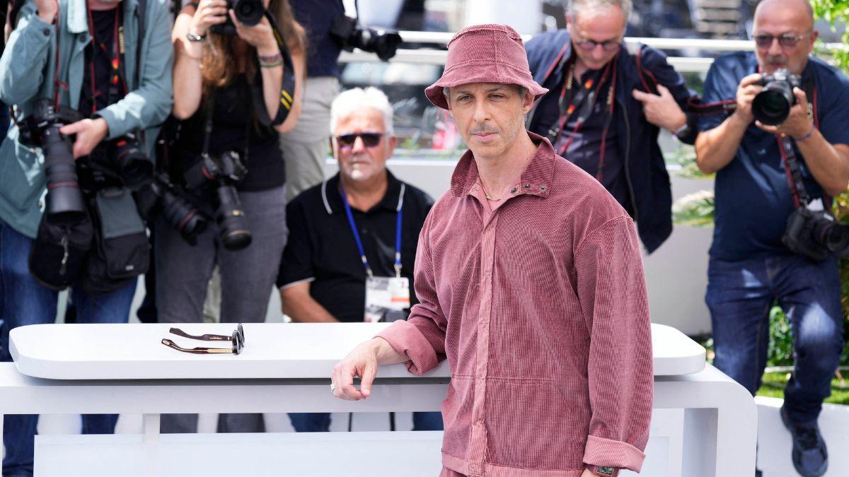 Jeremy Strong's acting method was called 'annoying' by Cox despite acknowledging his 'Succession' co-star as a good actor.