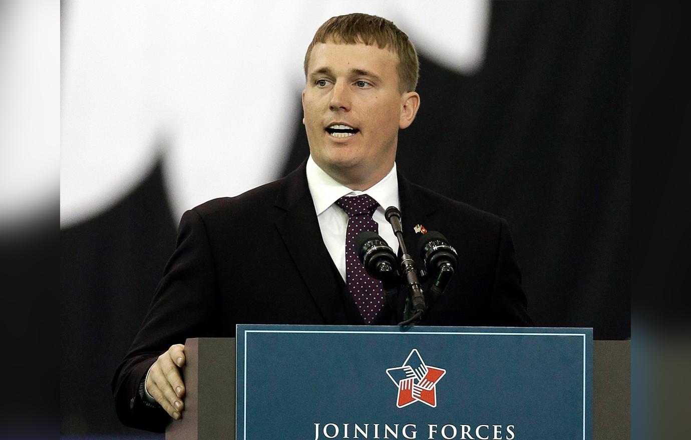 Dakota Meyer Dakota Meyer, a Marine veteran of the war in Afghanistan and a Medal of Honor recipient, speaks to soldiers and spouses at a jobs fair in Fort Campbell, Ky.