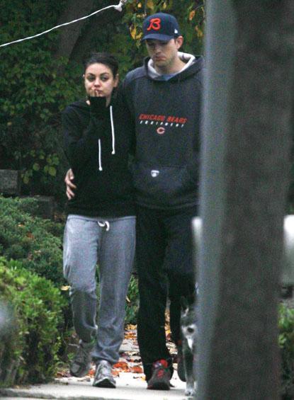 //ashton kutcher mila kunis no makeup dog walk