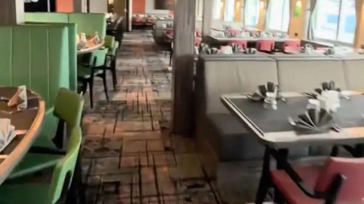 Passengers have been quarantined and cannot visit the dining hall. 