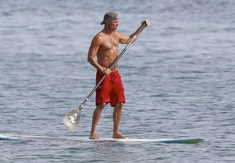 Kenny Chesney Shirtless Photos On Malibu Beach