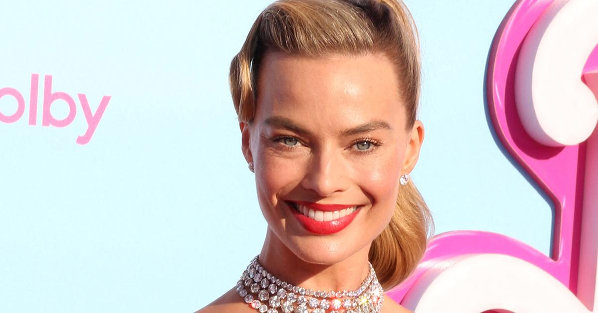 Margot Robbie Was Having the Best Time Ever at a Hockey Game With Her  Boyfriend