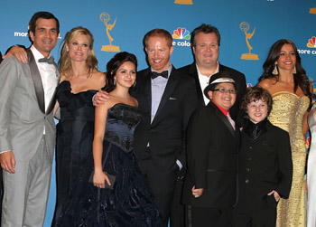 //modern family cast money dispute