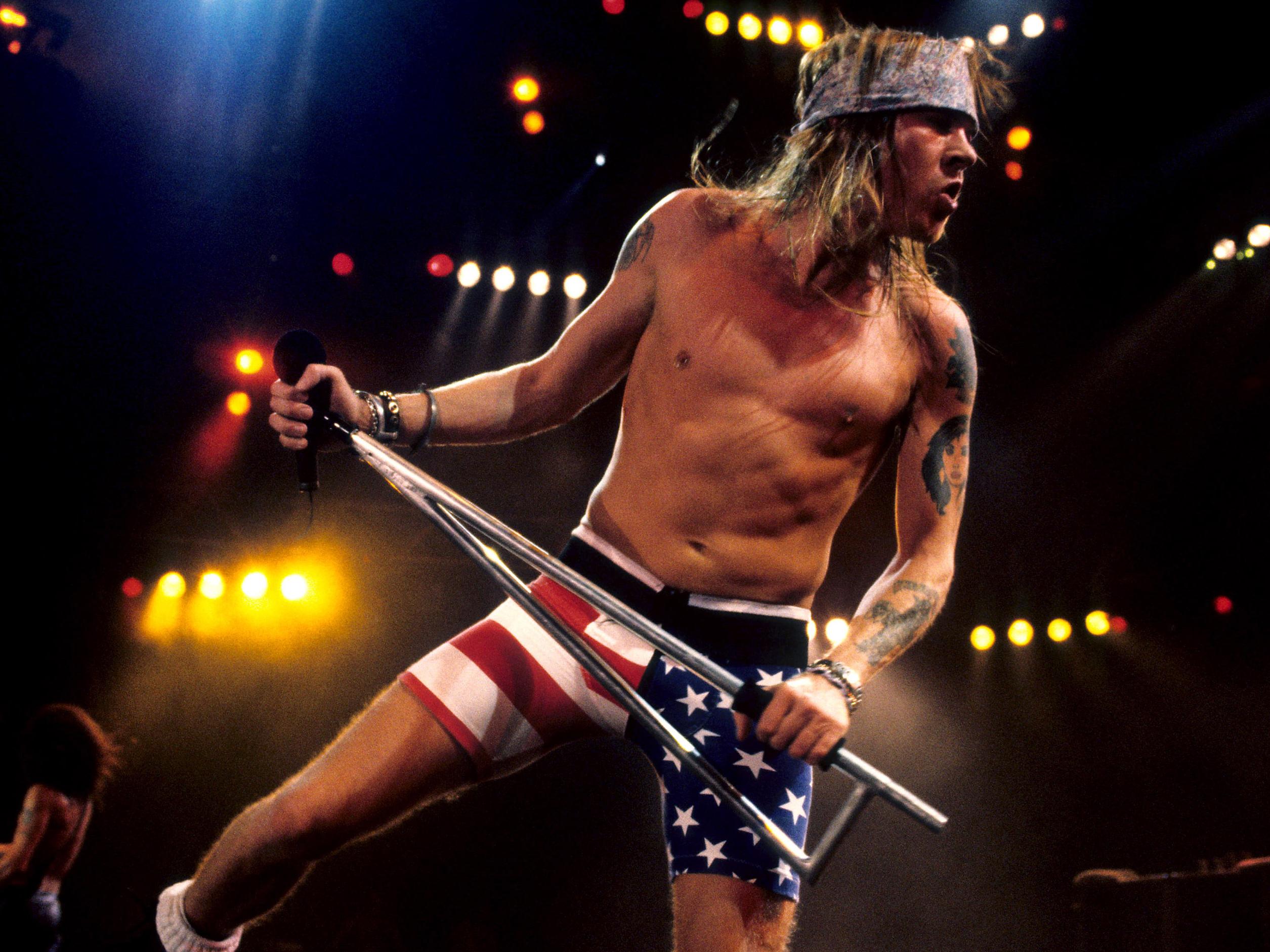 Guns And Roses 30 Most Bizarre Things To Ever Happen On Stage & Tour In Music History