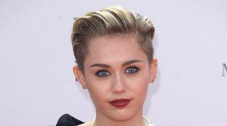 //miley cyrus moving condo pp