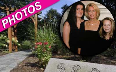 //petit memorial garden _ _