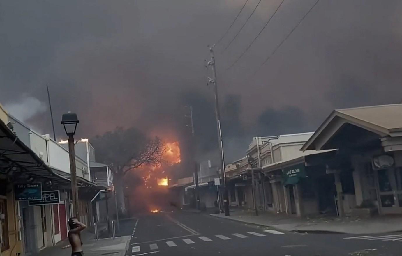 maui wildfires mega