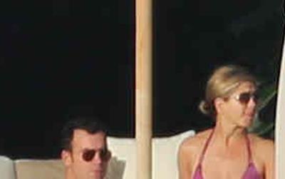 //jennifer aniston justin theroux host hollywood friends cabo mexico