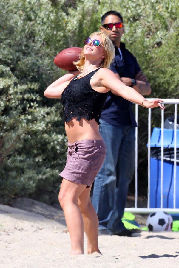 Britney Spears Faking Ankle Injury