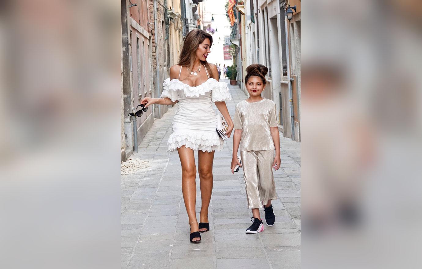 Farrah Abraham Wears White Dress In Venice With Daughter