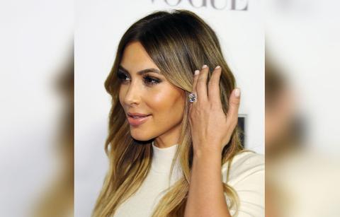 Kim Kardashian Flaunts Diamond Ring Lost In Robbery Two Years Ago