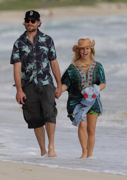 //jessica simpson eric johnston beach hawaii