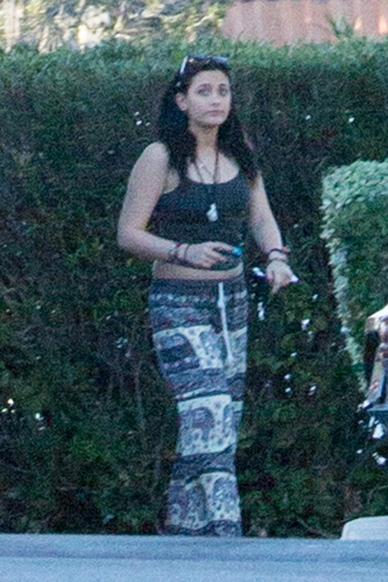 //Paris Jackson Still Smoking