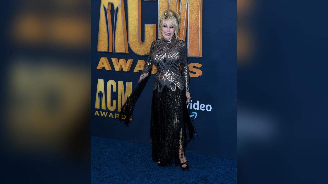 Dolly Parton suffered health issues in the months leading up to her death.