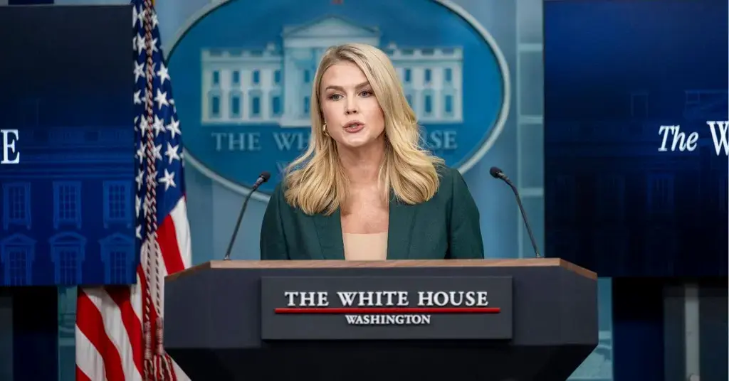 lips donald trump gushes press secretary karoline leavitt looks