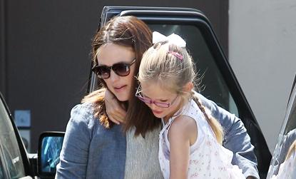 //jennifer garner wardrobe malfunction spanx