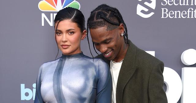 kylie jenner stormi at billboard music awards travis scott performspp