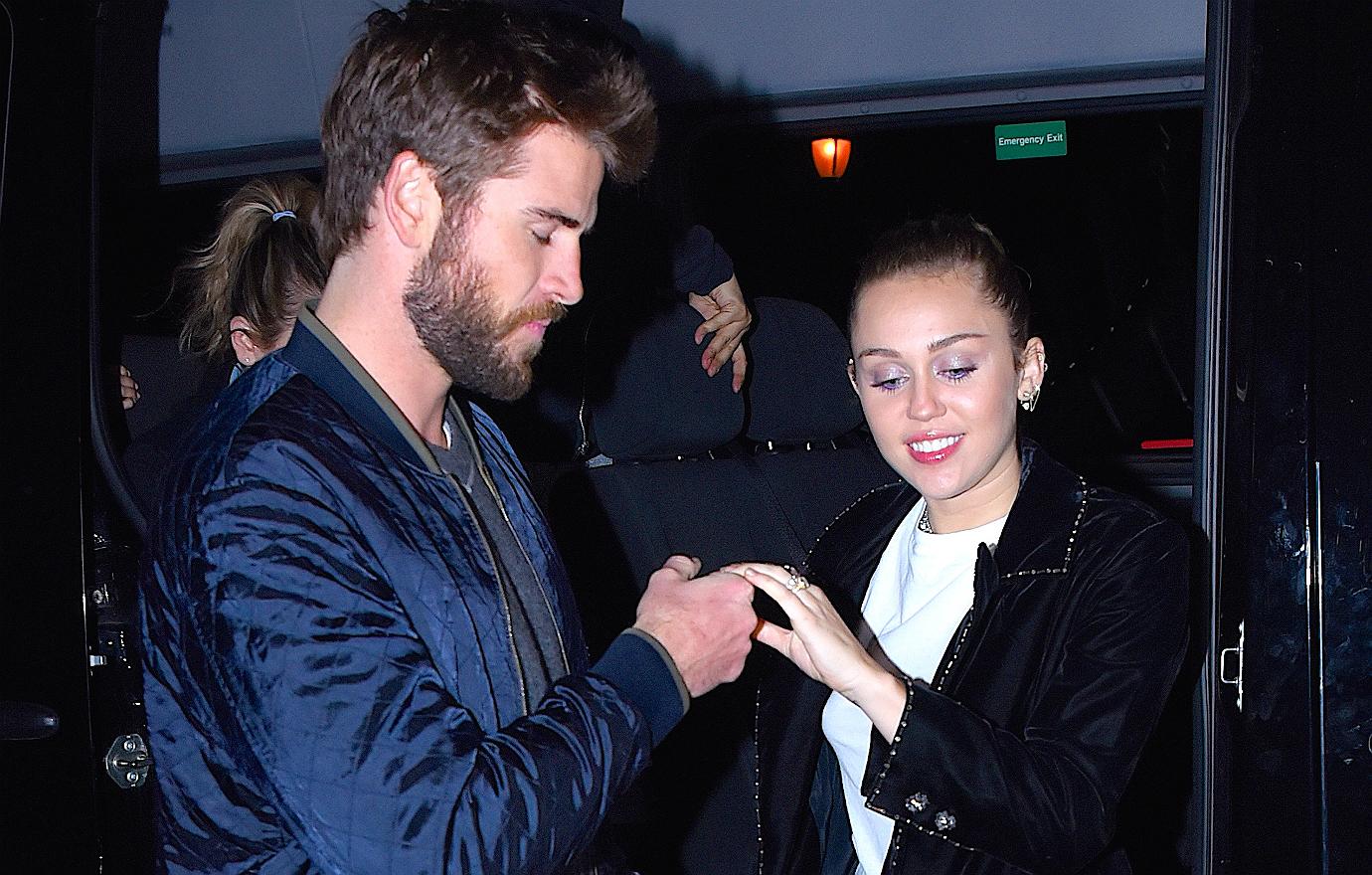 //Miley Cyrus Liam Hemsworth